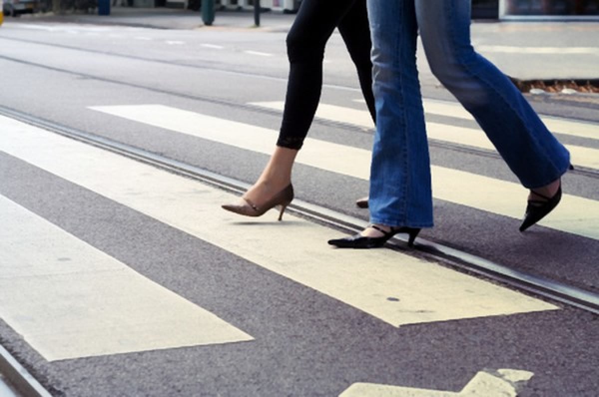 Incidenti stradali: non ha colpa il pedone che attraversa vicino alle strisce