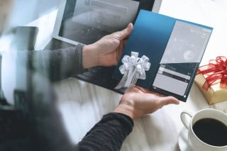 Voucher lavoro: arriva la carta prepagata