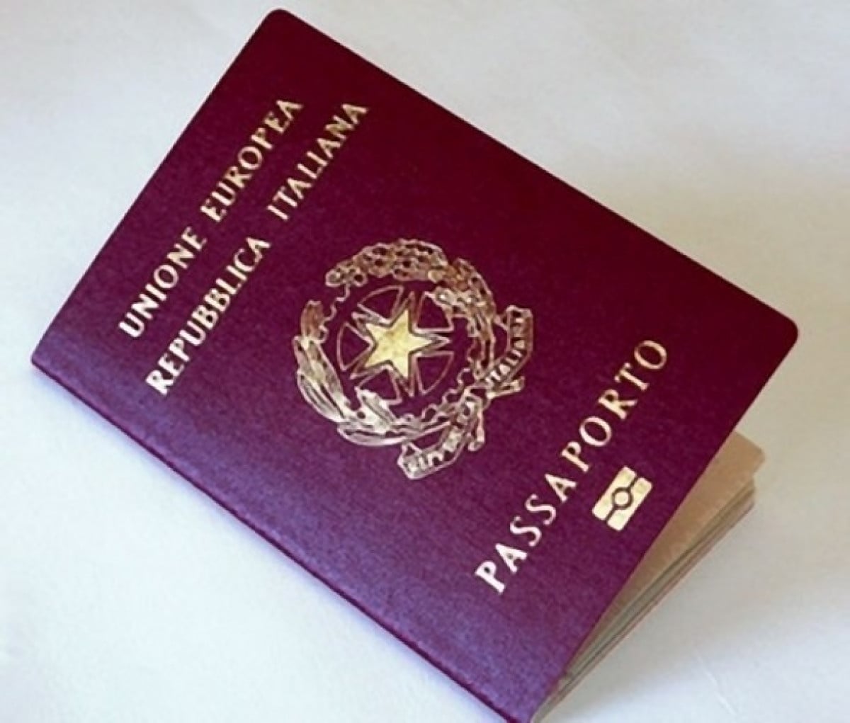 Documenti: arriva il "passaporto a domicilio"