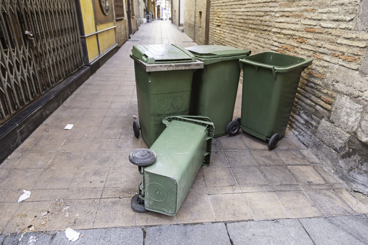 Furto aggravato rubare i cassonetti della differenziata