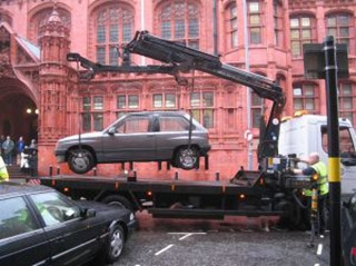 Auto abbandonata? Ente concessionario paga costi di rimozione