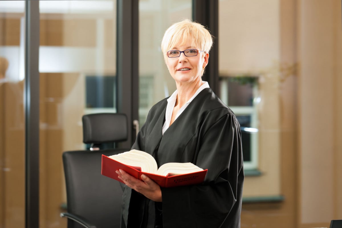Donne avvocato, brave e preparate ma guadagnano la metà