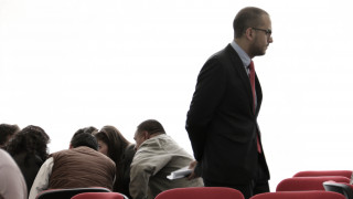 Professore sospeso: ok a divieto decennale