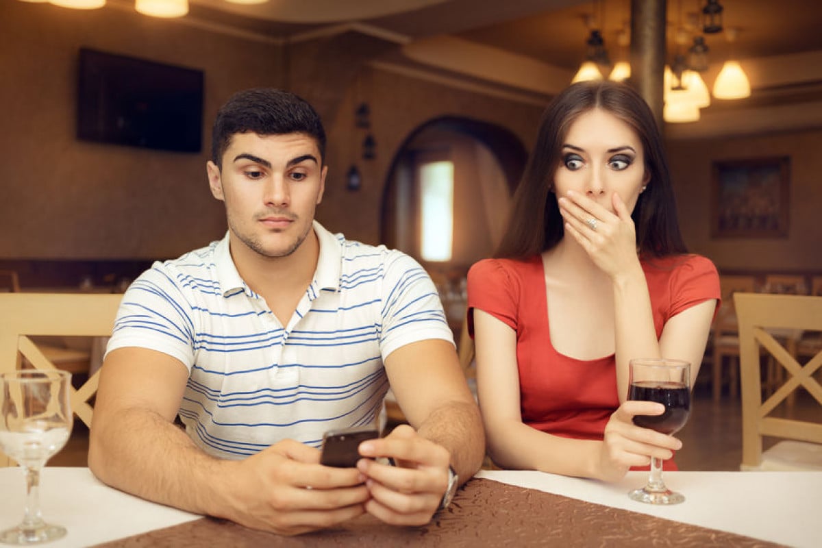 Addebito al marito che si dichiara single su Facebook