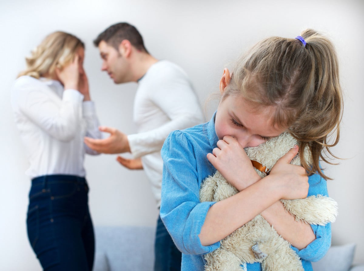Minacciare più volte la moglie di toglierle i figli è reato