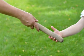Assegno di mantenimento: cosa succede in caso di morte di uno dei coniugi?