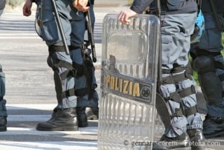 Garante privacy: si alle telecamere sulla divisa della polizia, ma solo per necessità