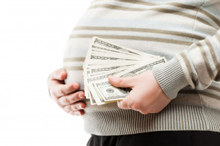 Utero in affitto: da 2 a 5 anni di carcere e multa fino a 2 milioni di euro