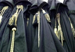 Avvocati: dall'avvio dell'azione disciplinare il COA ha cinque anni di tempo per irrogare la sanzione