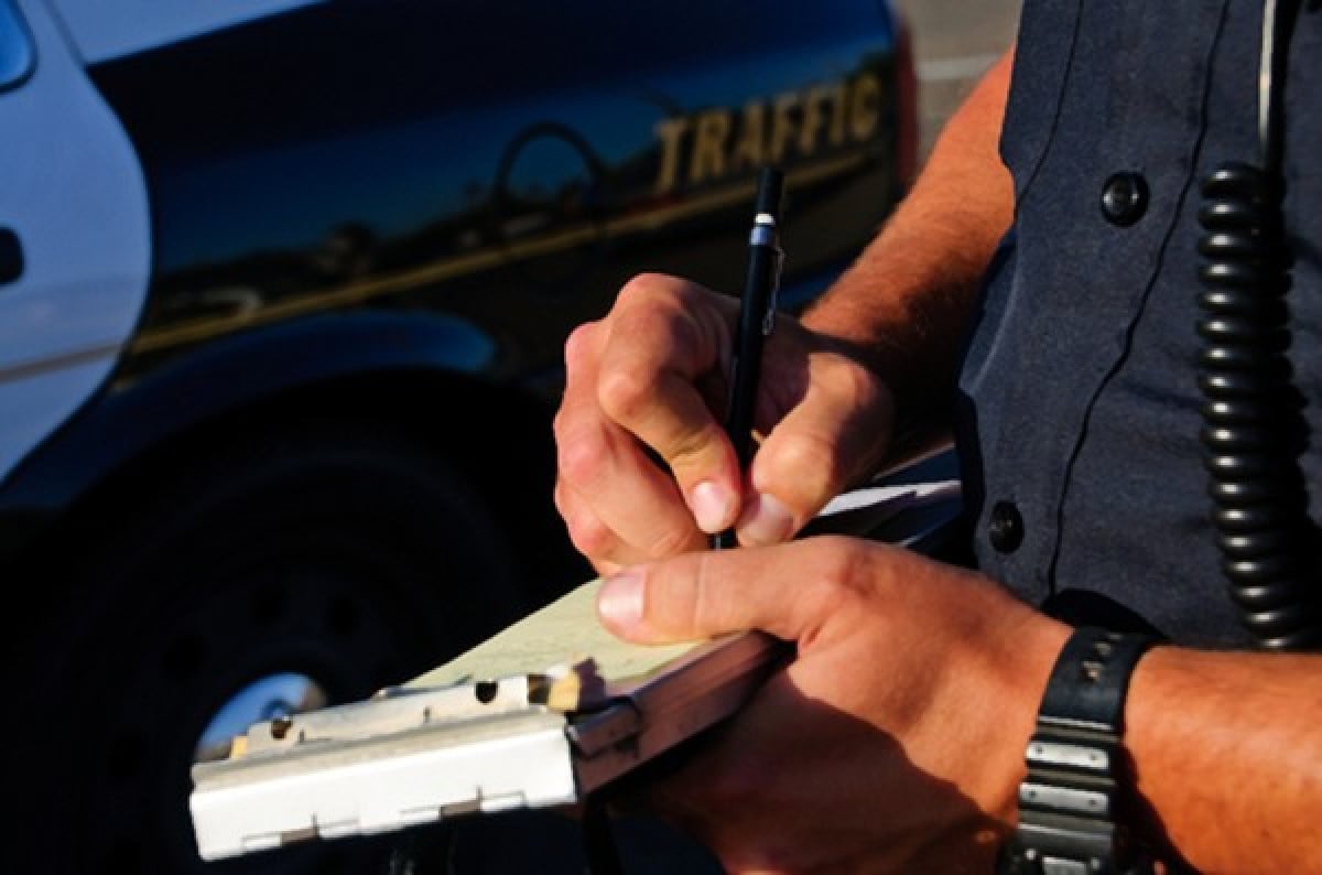 Contestazione differita della violazione e sinistro stradale: necessaria la motivazione, anche sintetica