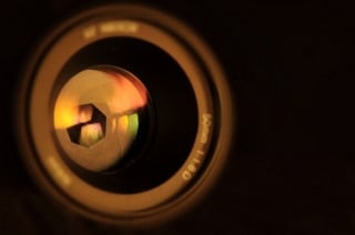 Appropriazione indebita: legittime le telecamere nascoste per “beccare” i prelievi della cassiera