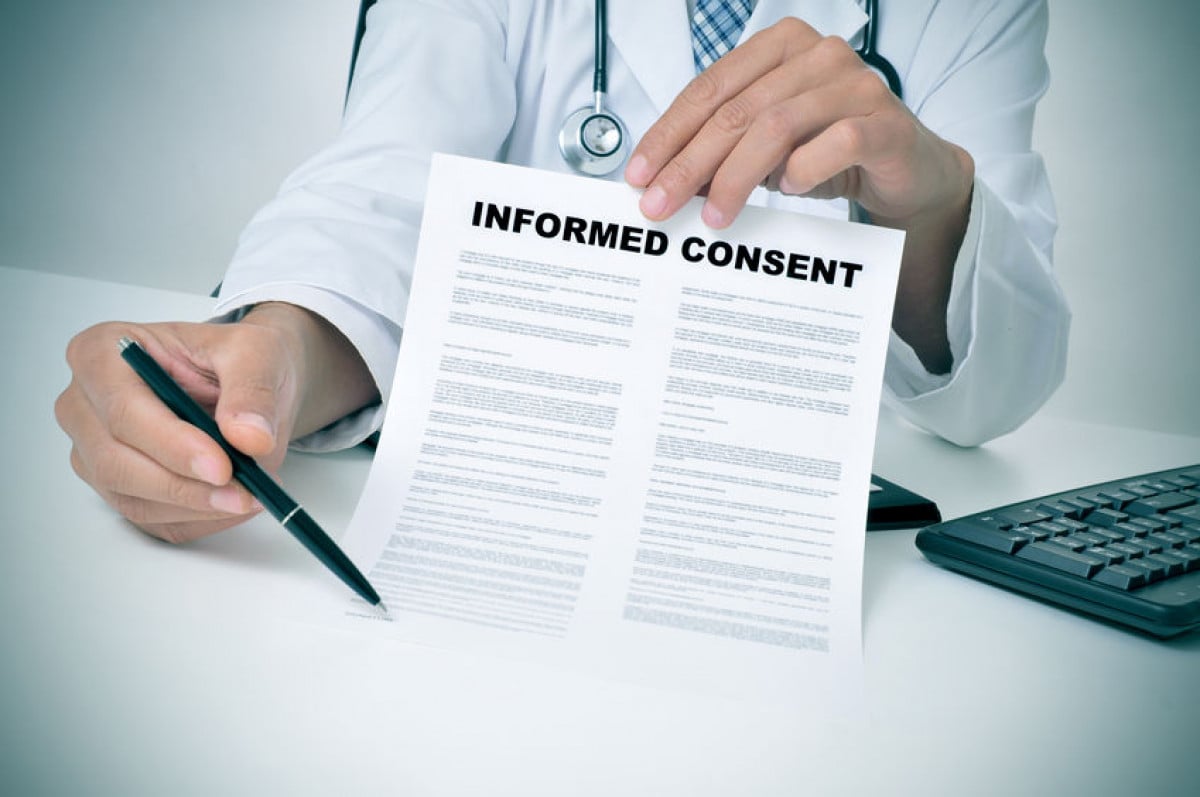 Consenso informato: la Cassazione su obblighi e risarcimento danni