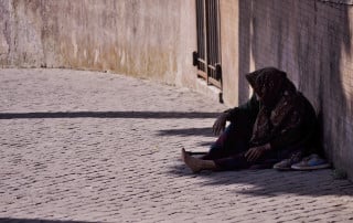Ddl povertà: oltre alla pensione di reversibilità, a rischio anche assegni sociali e quattordicesime