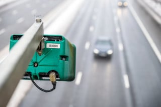 Autovelox e distanza tra segnali: i chiarimenti della Cassazione