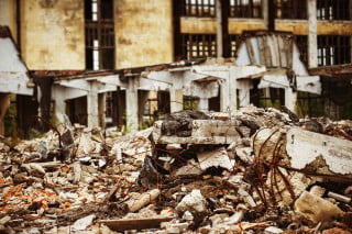 Casa distrutta dal terremoto: chi risarcisce?