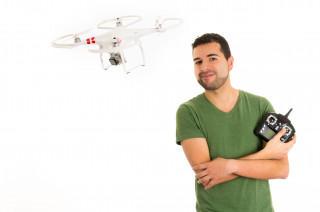Tradimento: è legale spiare la moglie con un drone?