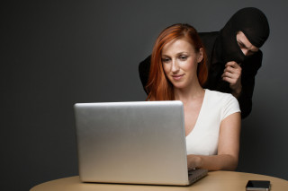Truffa online: giudice competente quando il pagamento avviene con carta ricaricabile