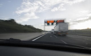 Auto: il sorpasso rischioso va sempre evitato