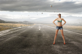 Multe fino a 500 euro per chi cammina in bikini per strada