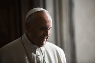 Papa: società "stolta" che costringe i vecchi a lavorare e i giovani a restare disoccupati