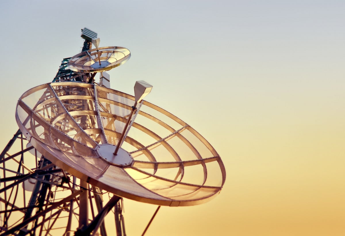 Tar Campania: le mega-antenne per cellulari non devono rispettare le distanze