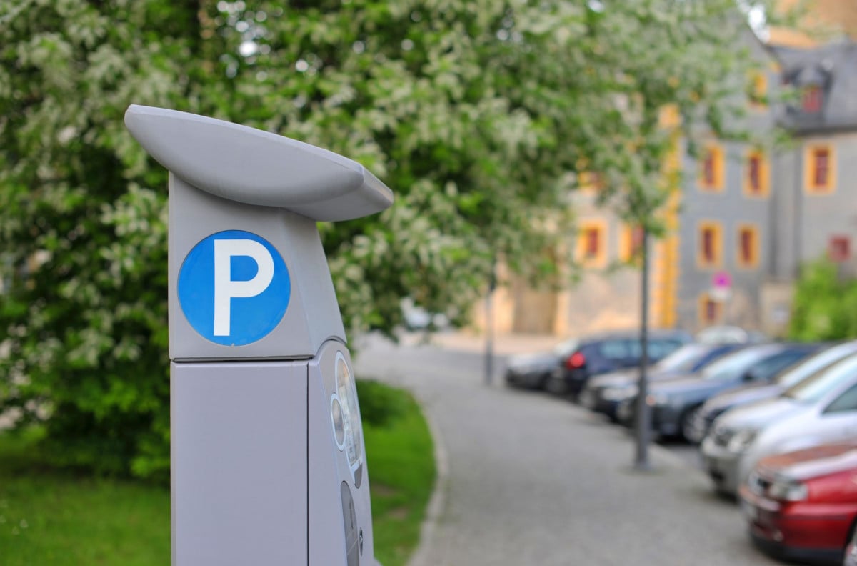Strisce blu: mancano posti gratuiti? La multa si paga ugualmente