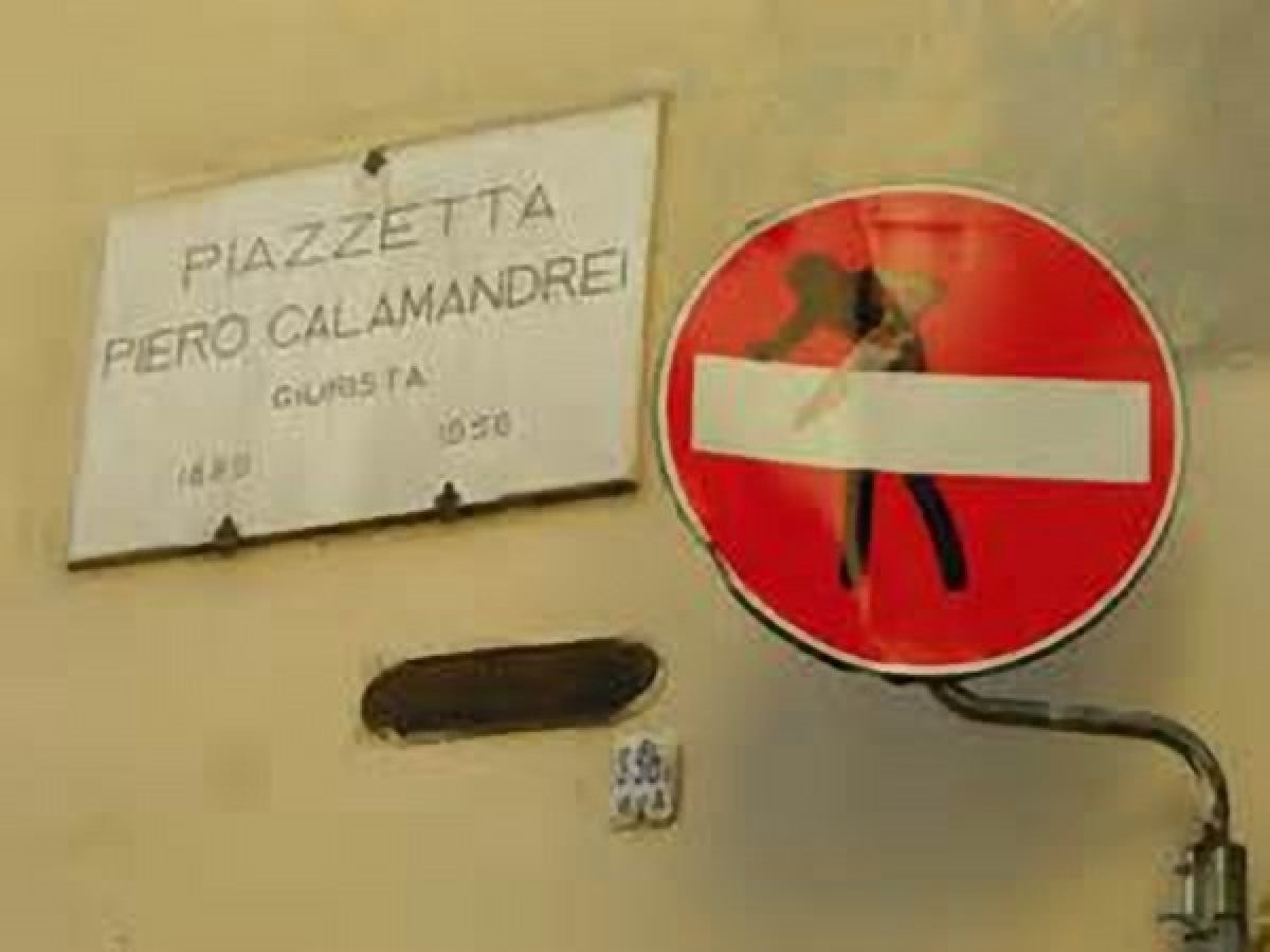 Non è reato rendere 'creativi' i cartelli stradali