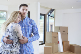 Esdebitazione: il giudice cancella i debiti ad una famiglia