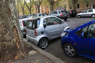 Cassazione: bloccare un'altra auto è reato