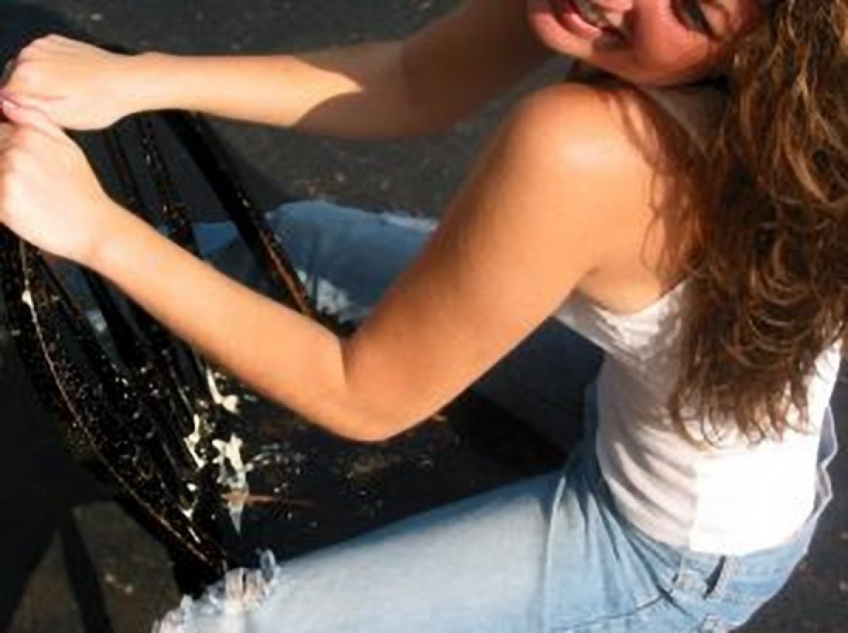 Pari opportunità: abrogato in Francia il divieto per le donne di indossare i pantaloni