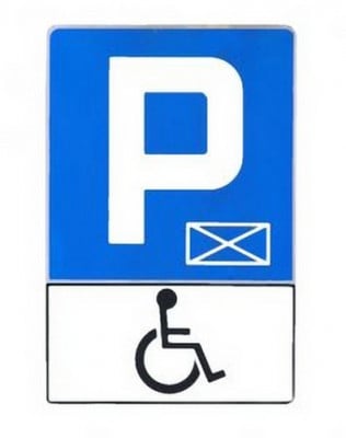 Il divieto di sosta vale anche per i disabili. A meno che non provino l'impossibilità di lasciare l'auto nelle vicinanze