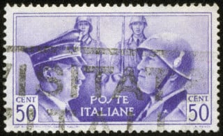 Fino a due anni di carcere per chi vende souvenir fascisti