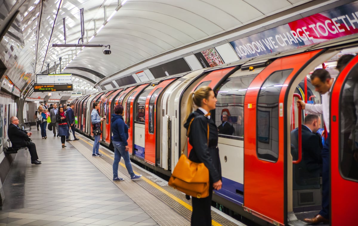 Reato di danneggiamento per il writer che dipinge le carrozze della metro