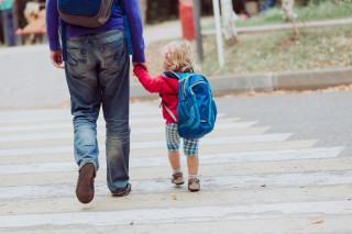 Cassazione: chi è in libertà vigilata può essere autorizzato ad accompagnare i figli a scuola