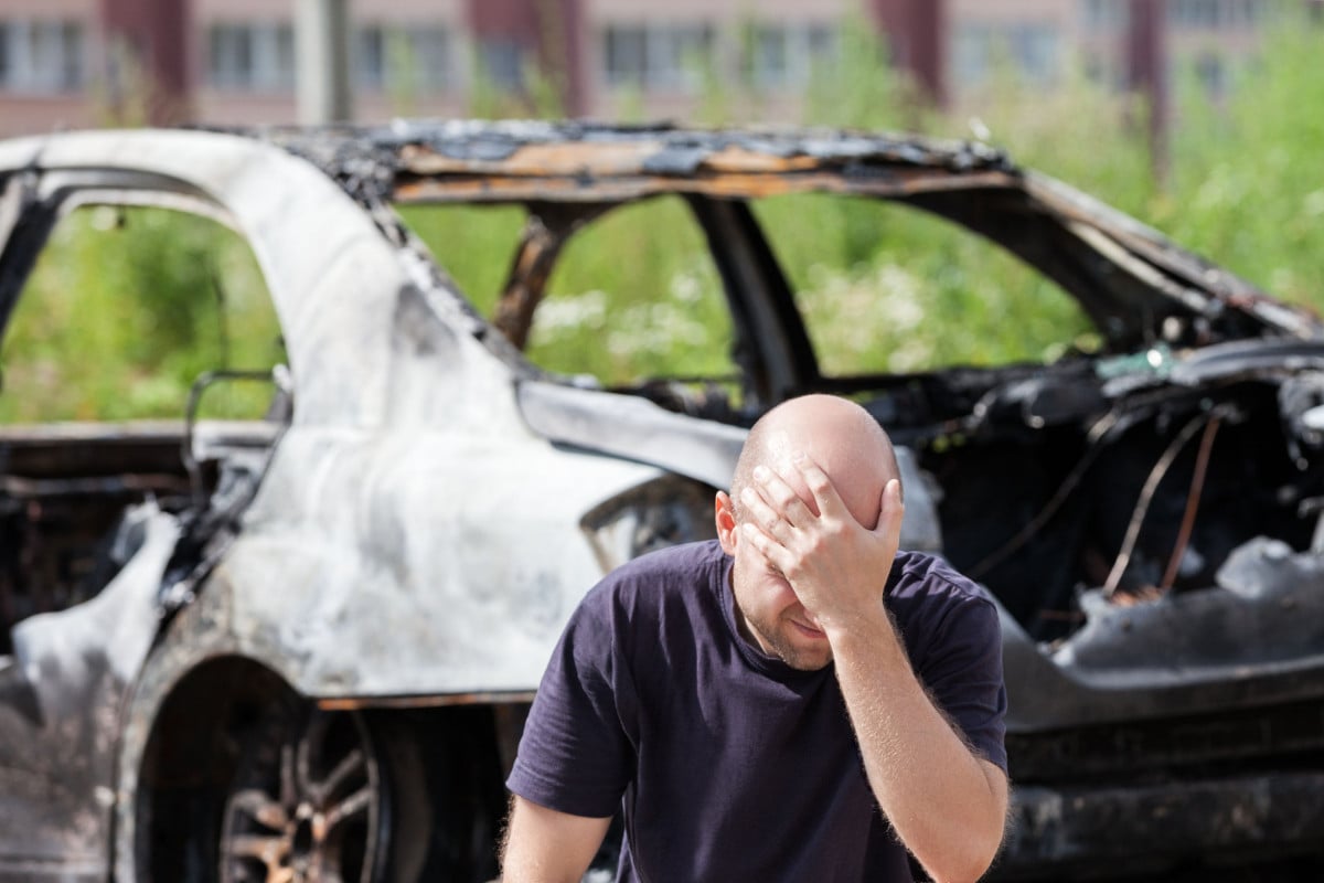 Incendio auto: chi risarcisce i danni?