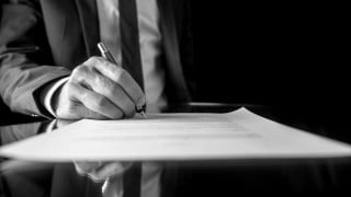 Processo civile: Sezioni Unite Cassazione, procura legittima anche se non spillata all'atto