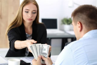 Assegno di divorzio alla ex avvocato che guadagna poco