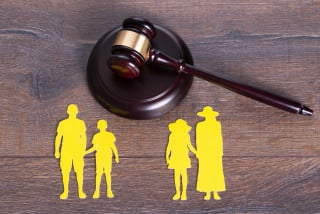 Mancato mantenimento figli: reato procedibile d'ufficio
