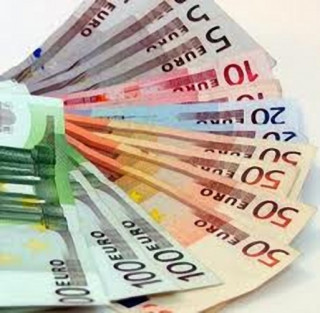 Ammissibilità del risarcimento danni a causa del ritardo dell'azione amministrativa.
