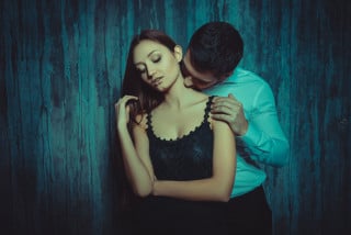 Cassazione: anche un bacio sul collo è violenza sessuale