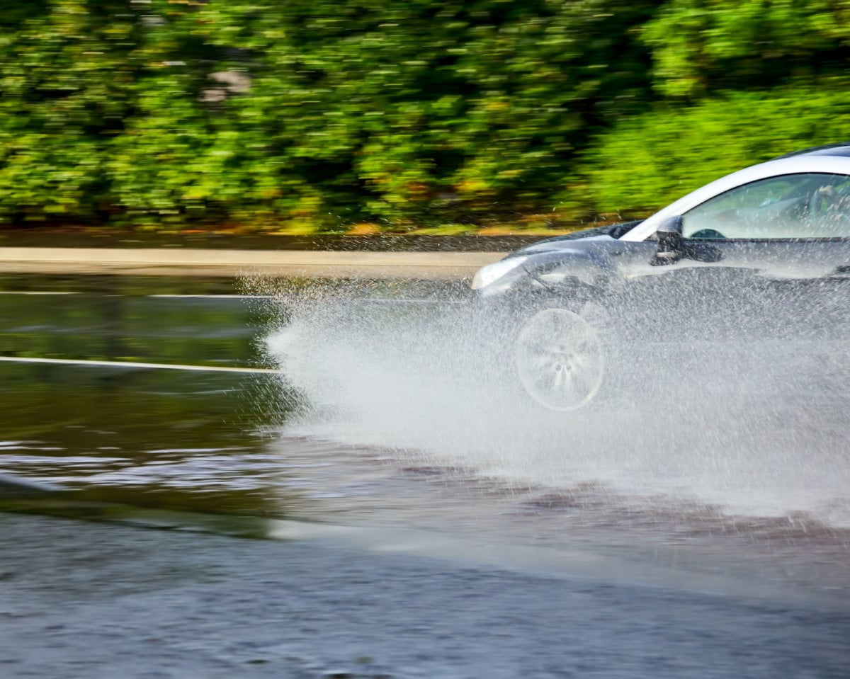Incidente: l'aquaplaning non conta se le ruote sono usurate