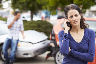 Cosa deve fare chi è coinvolto in un incidente stradale?