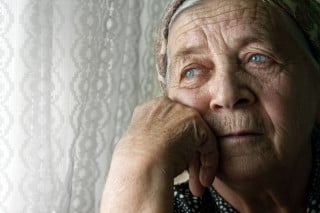 Pensioni a 67 anni dal 2019: l'adeguamento va bloccato per legge