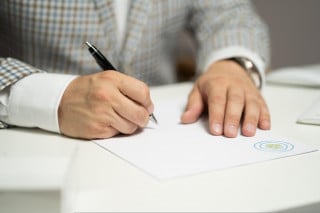 Cassazione: la penale che trattiene tutto l’acconto può essere vessatoria