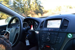 Sostare in auto con l'aria condizionata accesa? Vale una multa da 218 euro