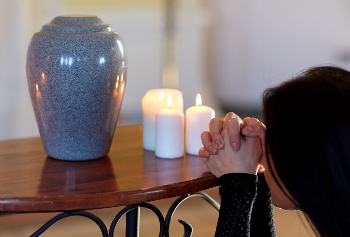 Ceneri del defunto: si possono tenere in casa?