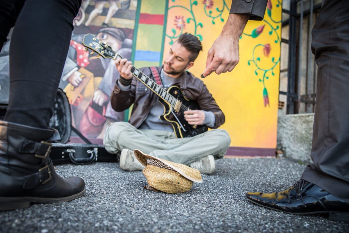 Reato per l'artista di strada che disturba i residenti