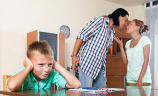 Alienazione parentale: per ridurre i rischi basta che il figlio stia più spesso con il genitore "alienato"