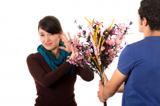 Cassazione: anche regalare fiori può diventare reato