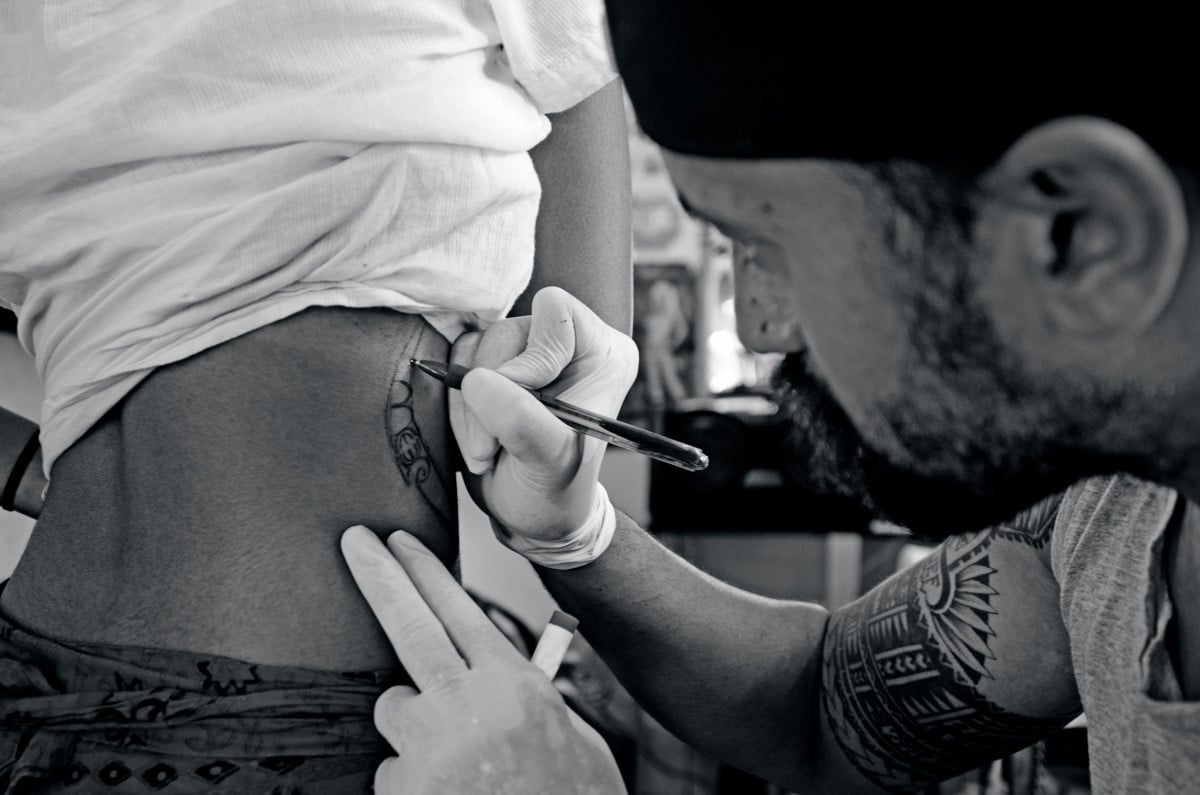 Un tatuaggio non legittima l'esclusione dal concorso